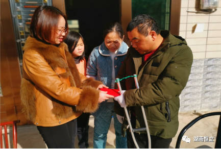 暖心關(guān)愛 幫扶情長